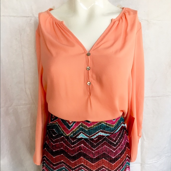 Peachy/ orange button top - Picture 1 of 4