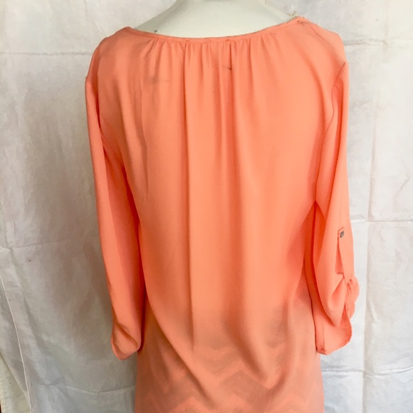 Peachy/ orange button top - Picture 3 of 4