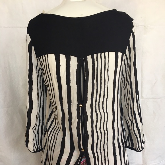 Black and white top - Picture 3 of 3