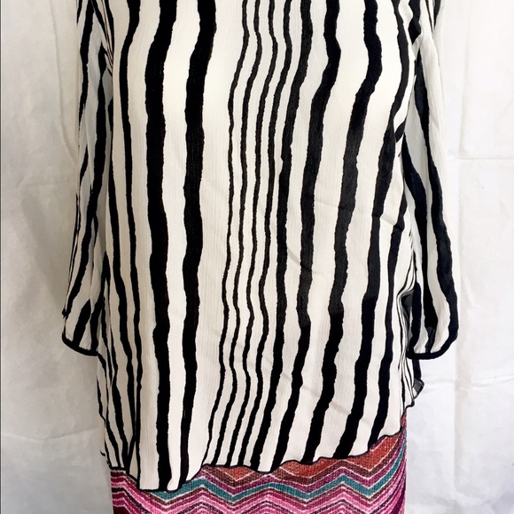 Black and white top - Picture 2 of 3