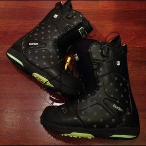 SALE TODAY ONLY❤️ Burton Snowboarding Boots 💚🖤❄️