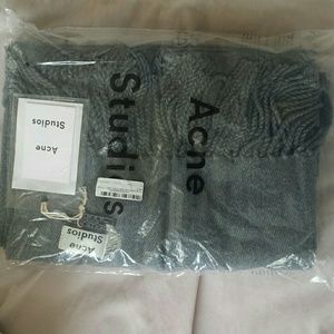 Acne studio grey scarf