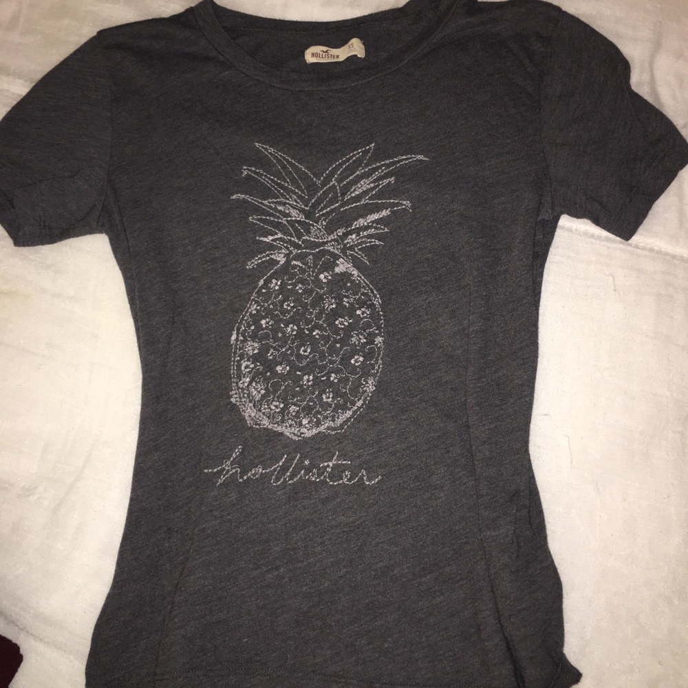 Hollister T "Hollister California