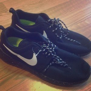 Black nike rosherun men size 10