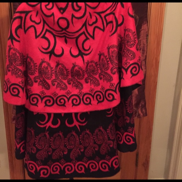 Black and red wrap - Picture 2 of 4