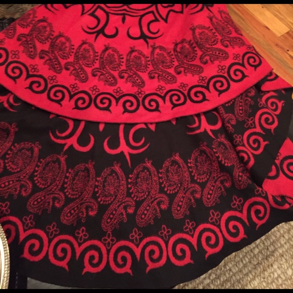 Black and red wrap - Picture 3 of 4