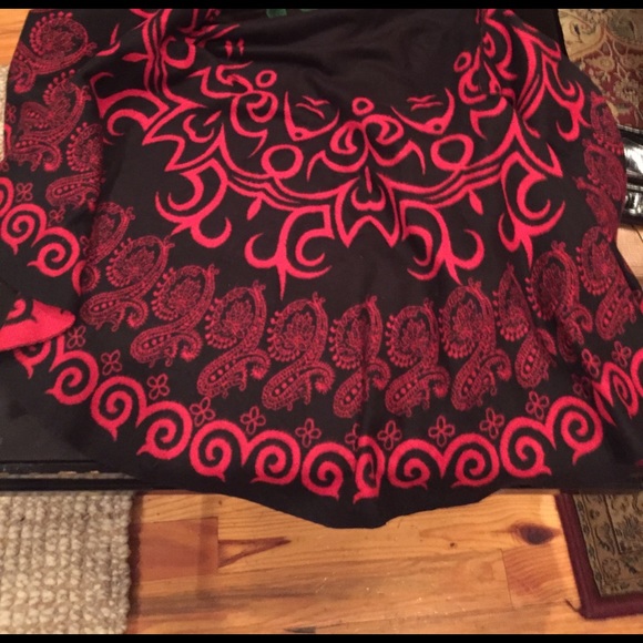 Black and red wrap - Picture 4 of 4