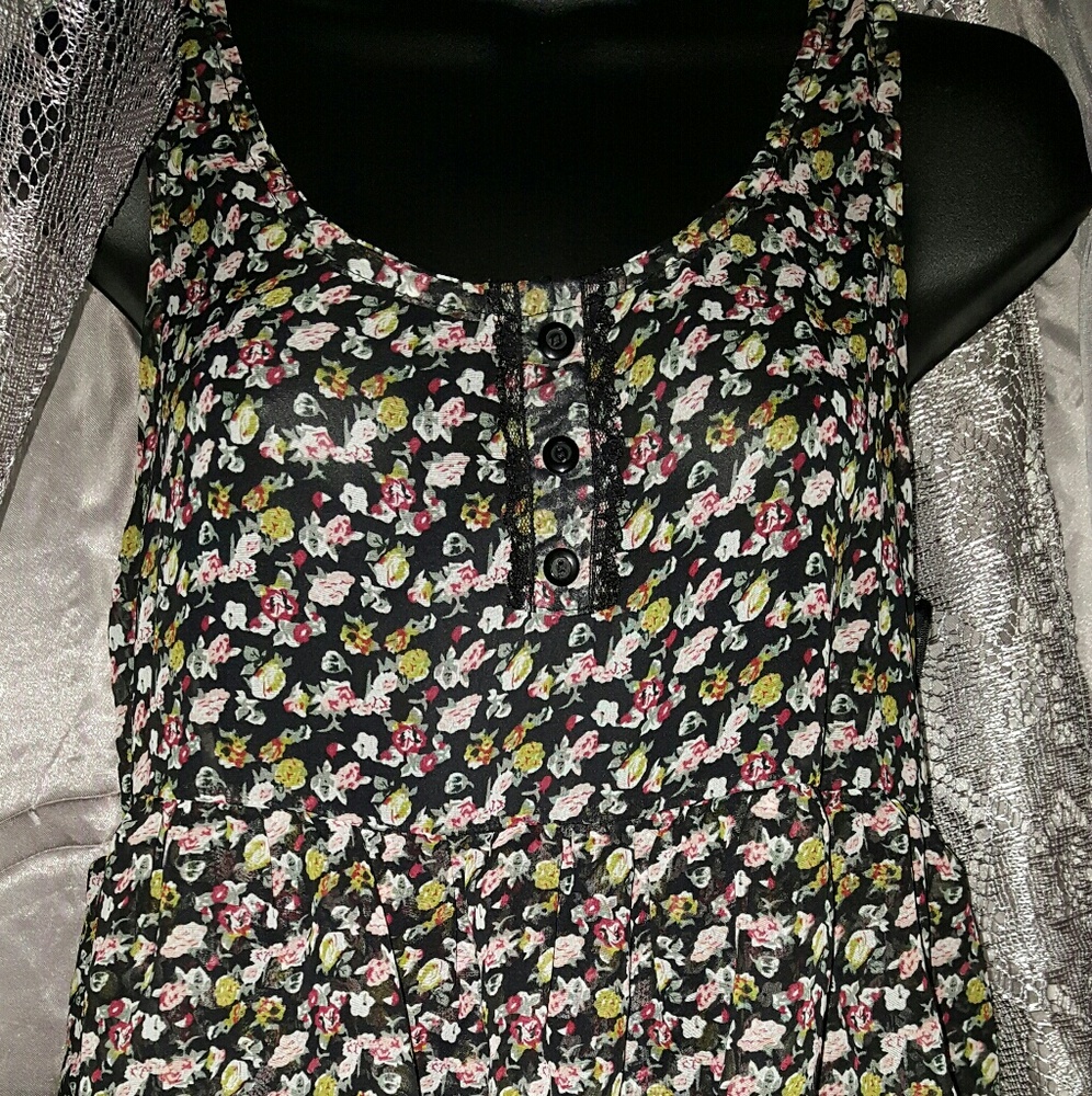 Forever 21 black floral tank top size M