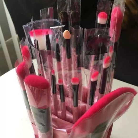 New 24pcs Makeup Brushes Set - Picture 3 of 4