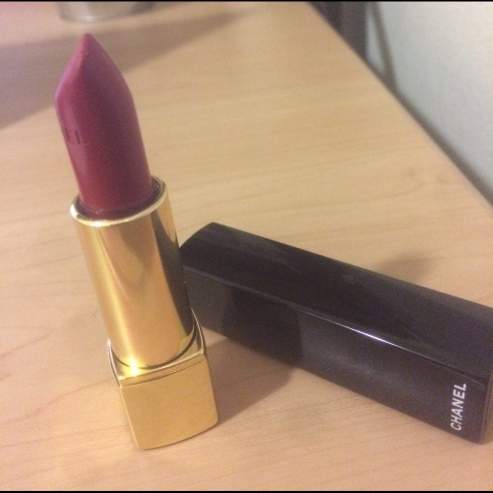 Chanel lipstick Rouge Allure 99