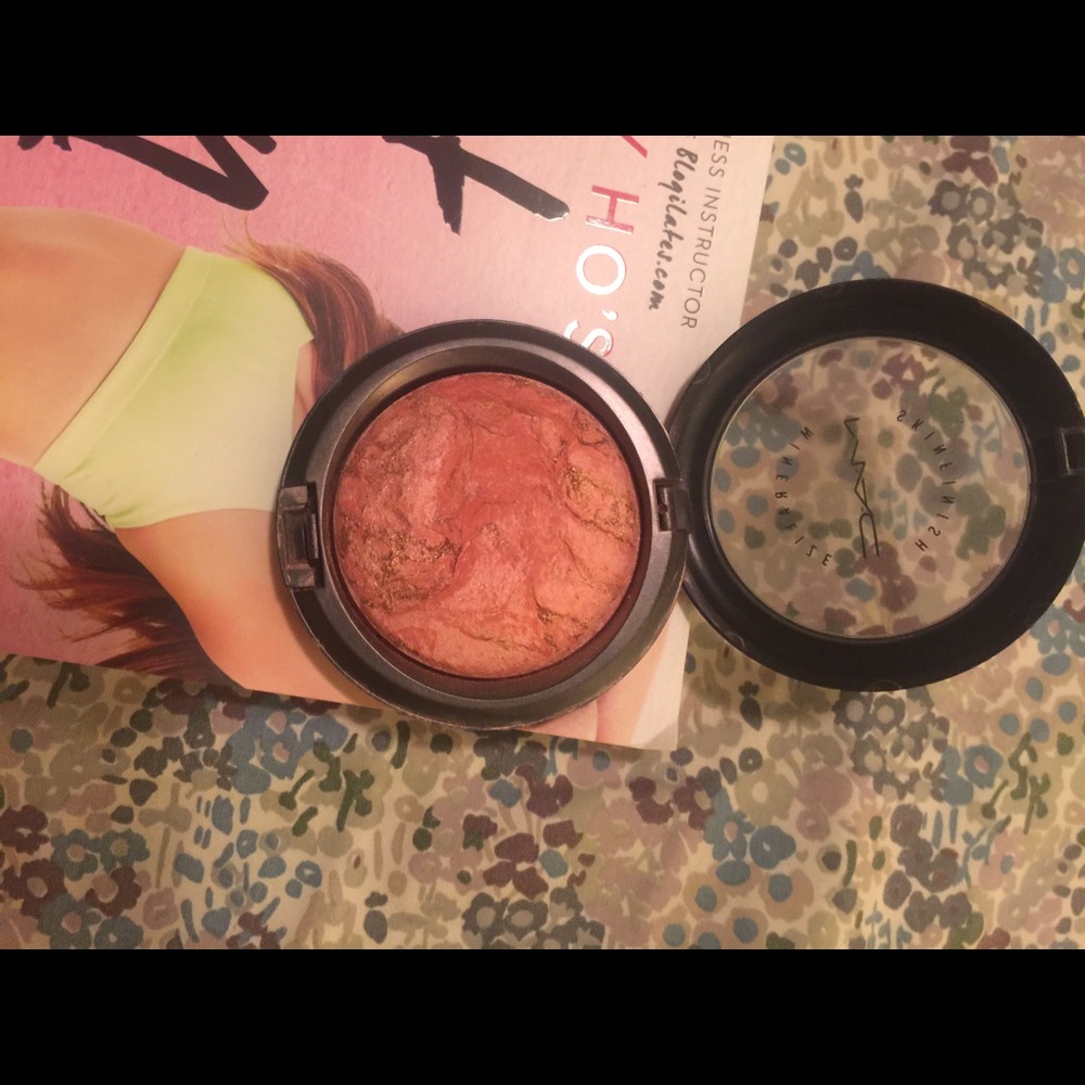 Mac mineralized skin finish in Stereo Rose