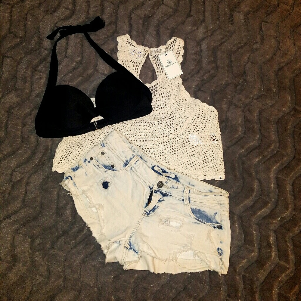 Women's Volcom Crochet Crop Top ♡ NWT