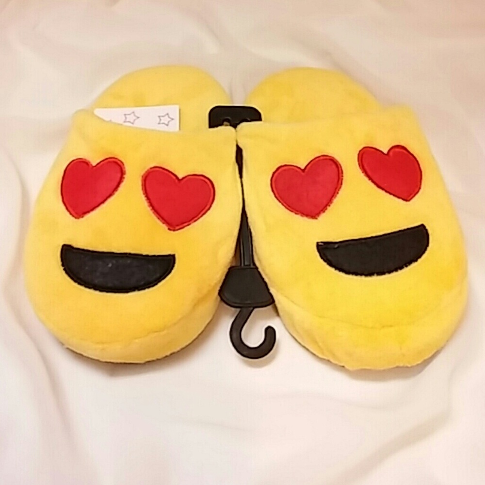 ❤ Cute emoji slipper