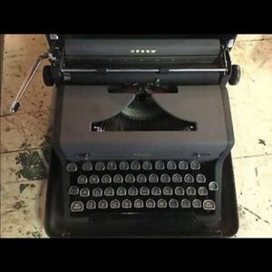 1940 royal portable type writer