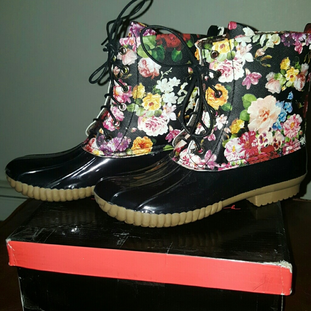 Brand New Floral Duck Boots. Size 9