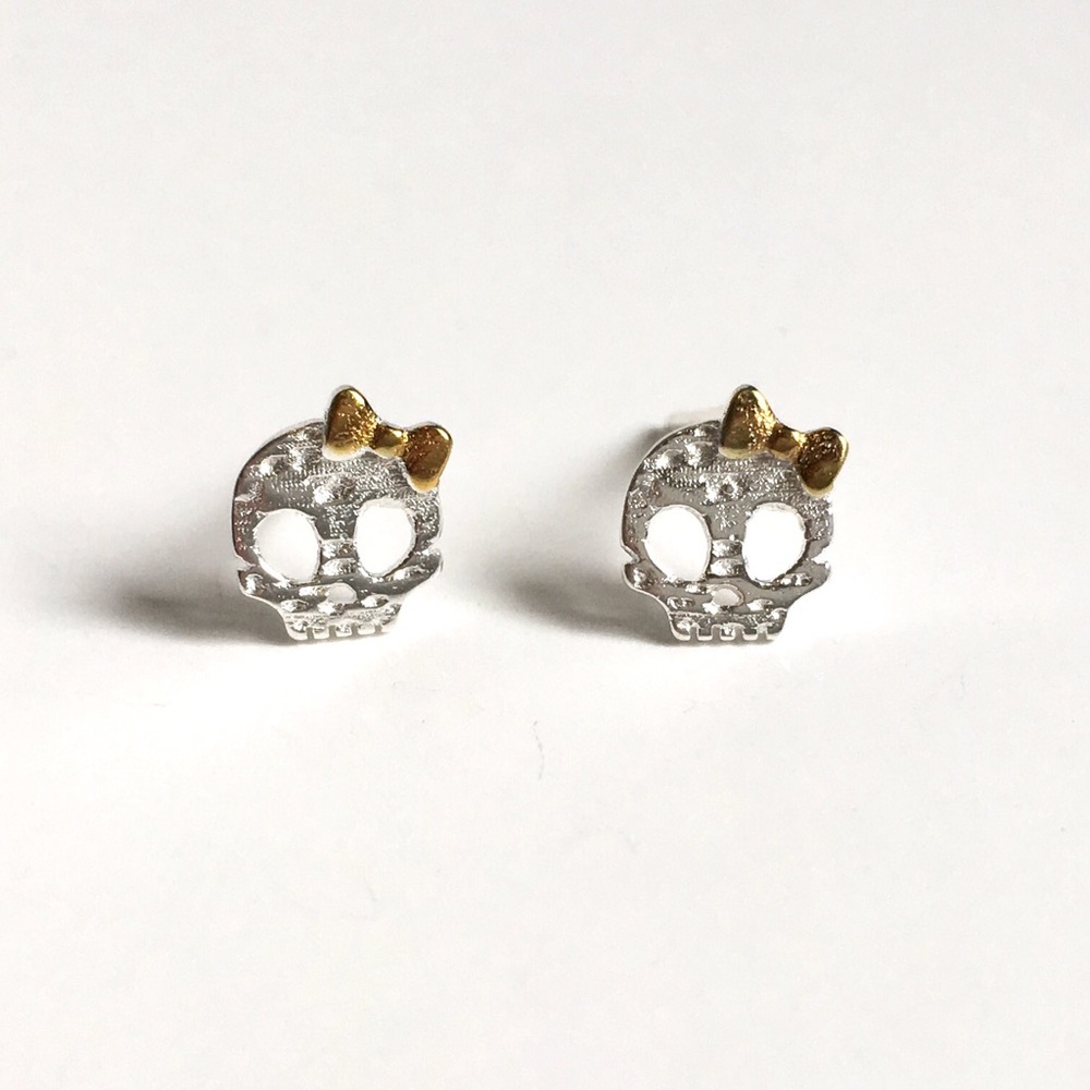 Adorable Silver Skull Ear Studs