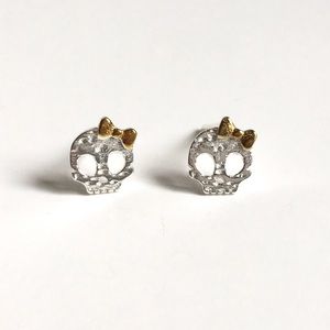 Adorable Silver Skull Ear Studs