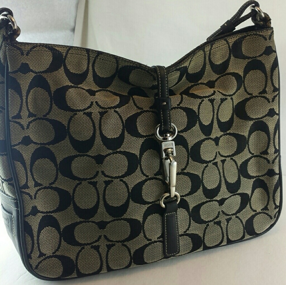 ⚠SOLD⚠   COACH Black/Grey Signature Hamptons Purse