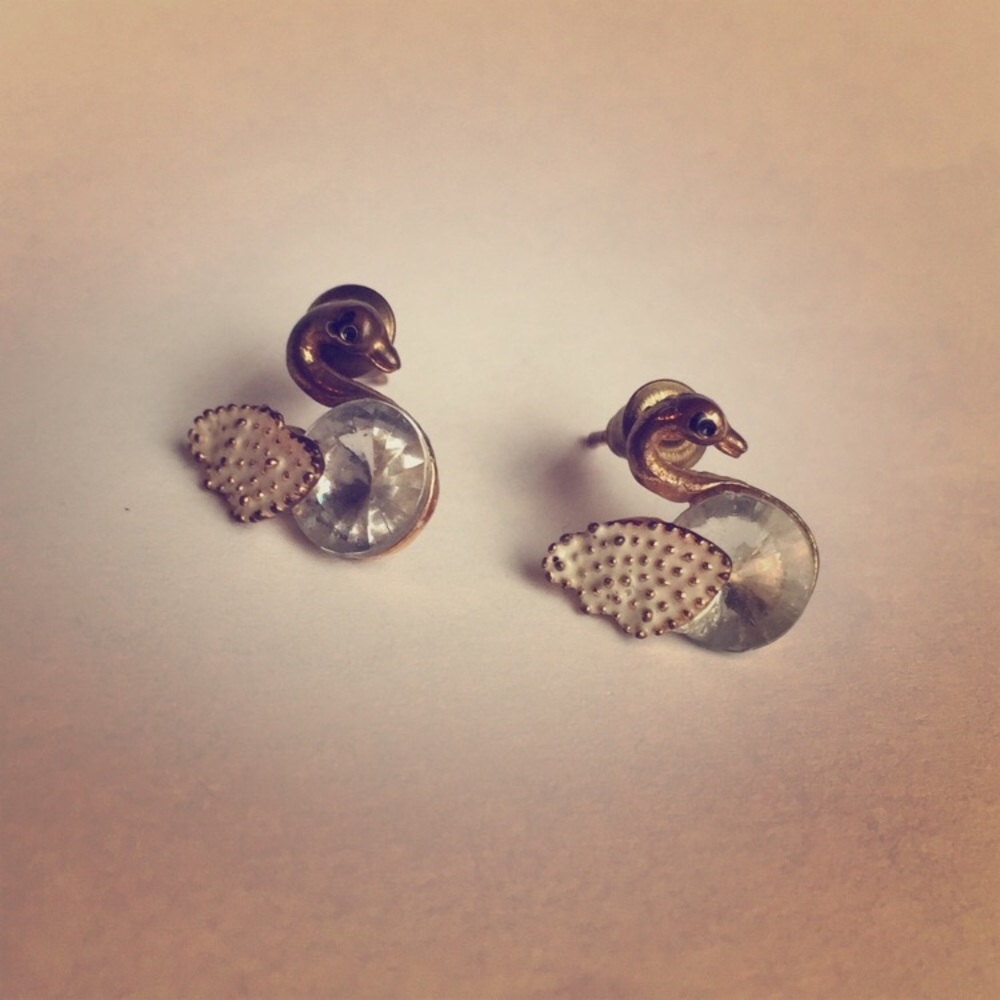 #A23 Vintage Swan Stud Earrings