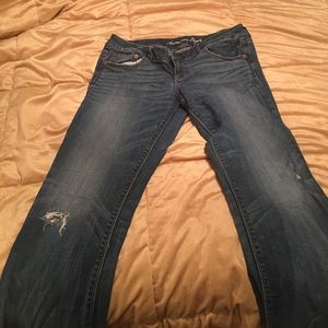 Distressed boyfriend jeans stretch