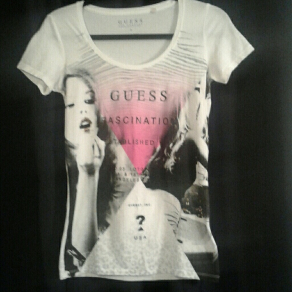 ??Guess Graphic Tee??