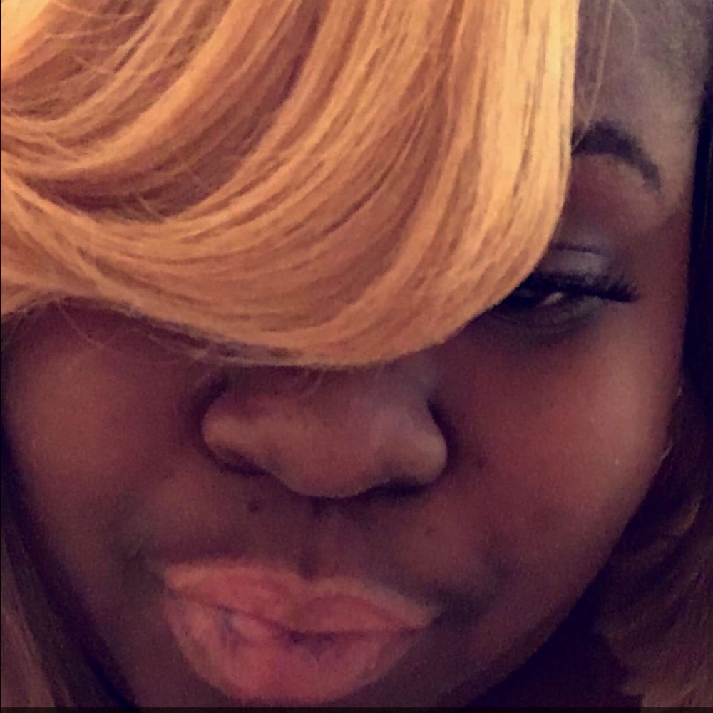 Meet your Posher, Dionne