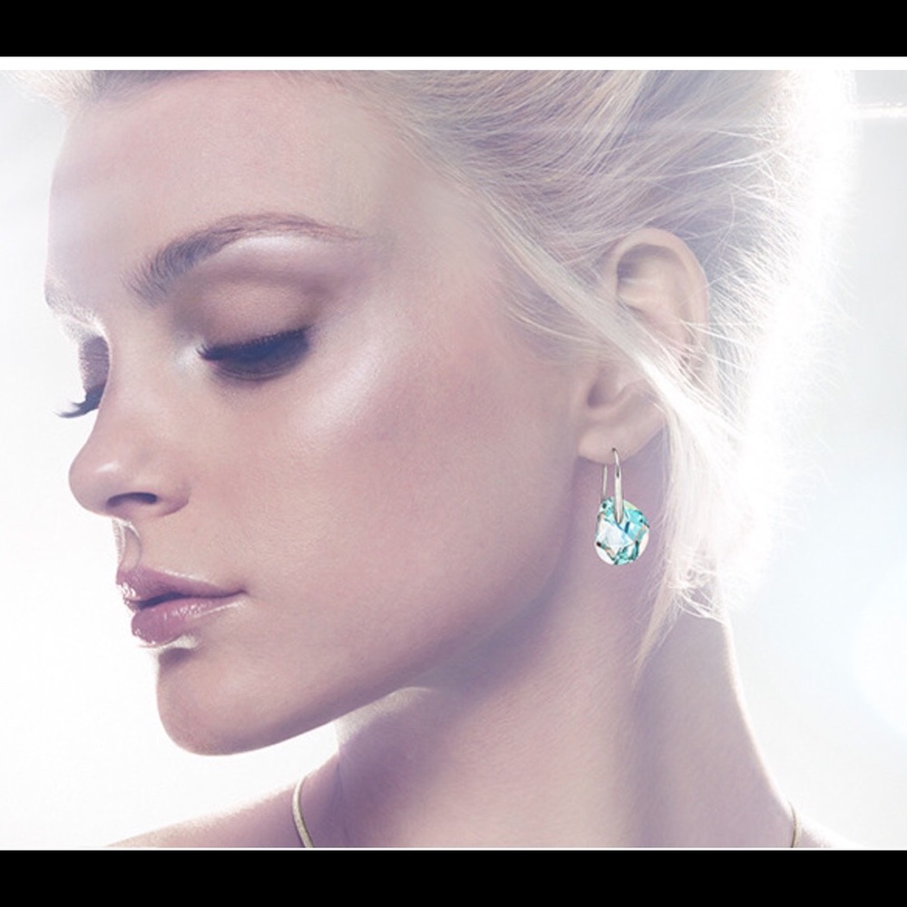 💖New💕 SWAROVSKI Earring💖 Galet Piered🌺