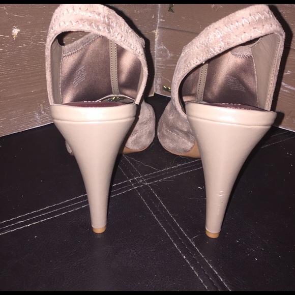 BCBG Designer Women's Shoes - Picture 2 of 7