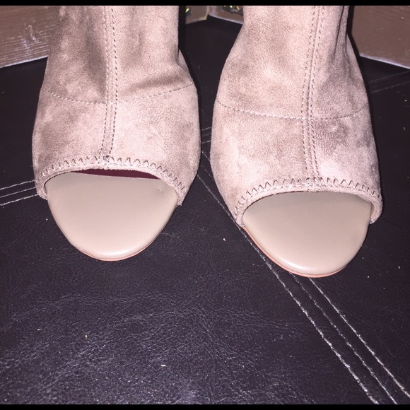 BCBG Designer Women's Shoes - Picture 5 of 7