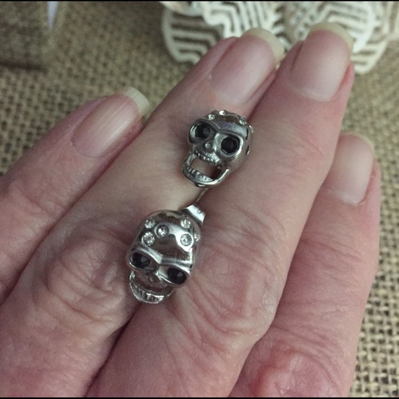 Skull Stud Earrings - Picture 4 of 4