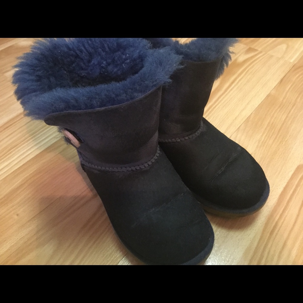 Girls Ugg size 13 Bailey button