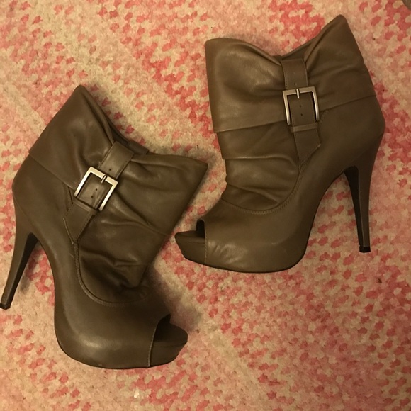 NWOT-❤️Jessica Simpson Booties❤️ - Picture 1 of 4