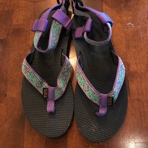 Teva sandals EUC sz 8 🌴☀️🌈