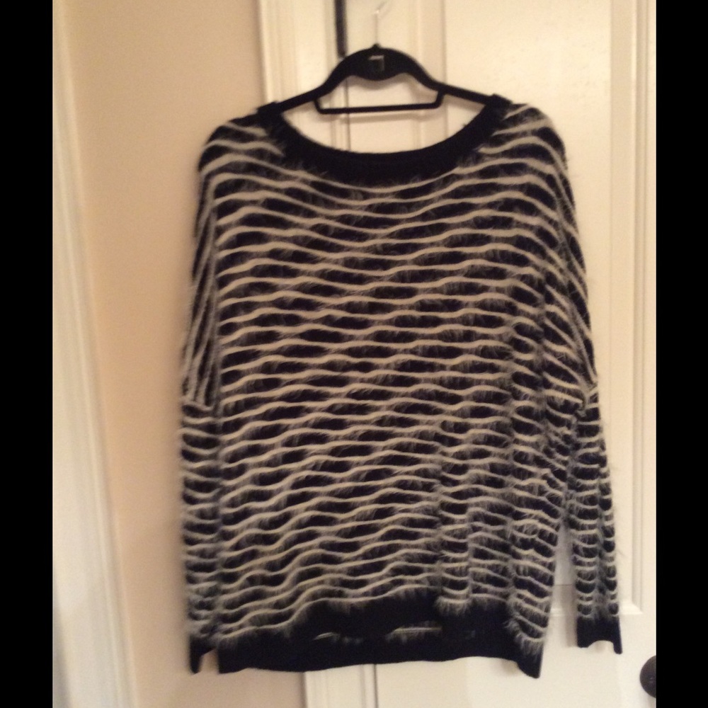 EUC RD Style Size L sweater. MAKE ME AN OFFER!