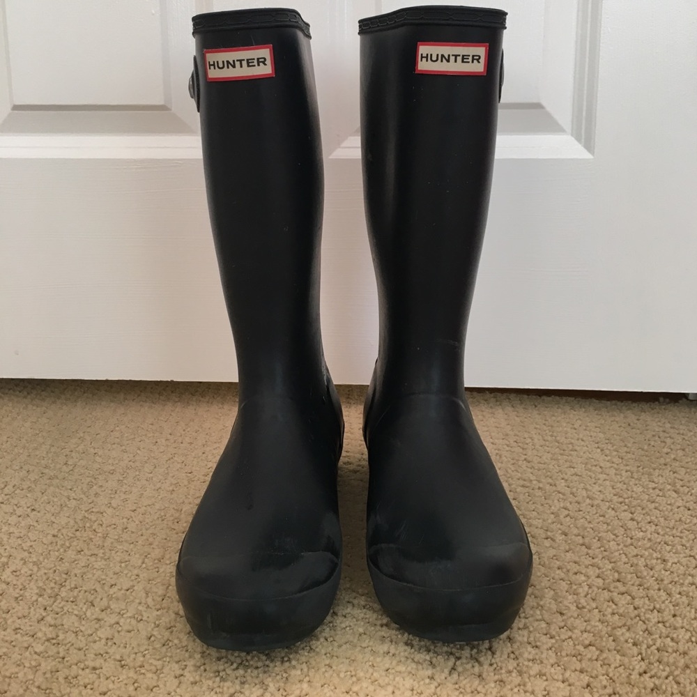 Girls size 7 navy Hunter Boots