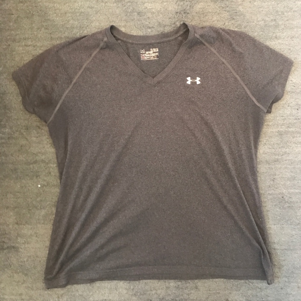 LAST CHANCE :: Under Armor gray workout tee