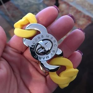 Yellow stretchy bracelet