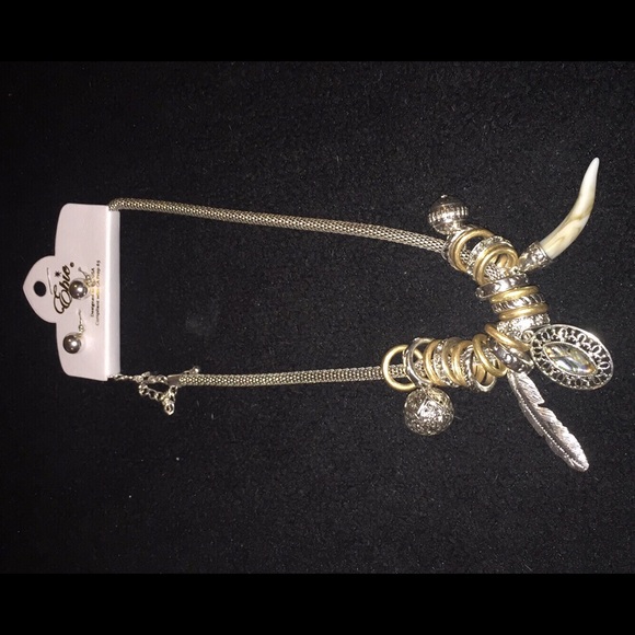 Necklaces - Picture 4 of 4