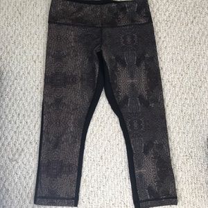 Great condition lululemon crops