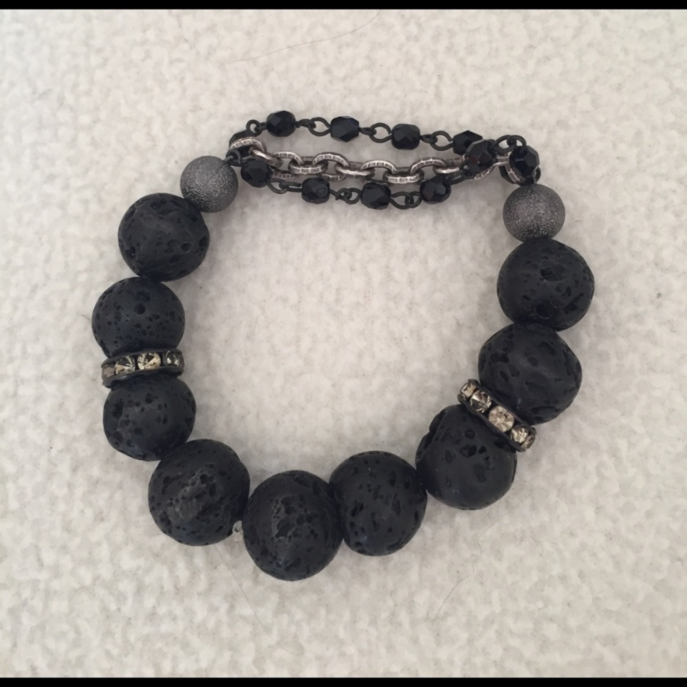 Black bead bracelet by honest company