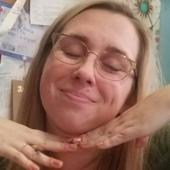 Meet your Posher, Hannah - Picture 1 of 1