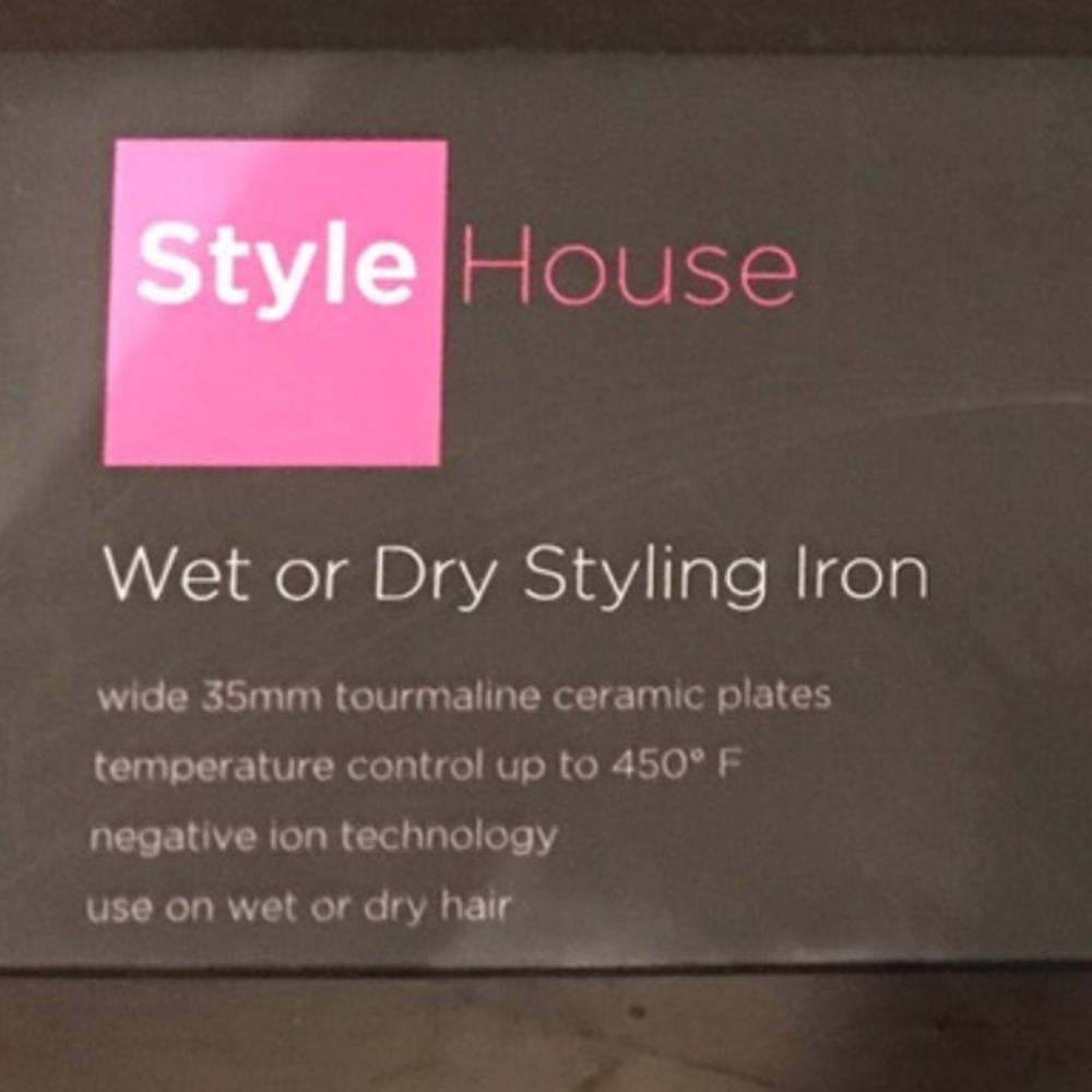 *FINAL SALE* Style House Wet or Dry Styling Iron