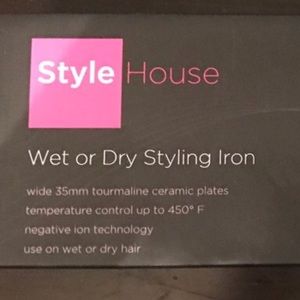 *FINAL SALE* Style House Wet or Dry Styling Iron