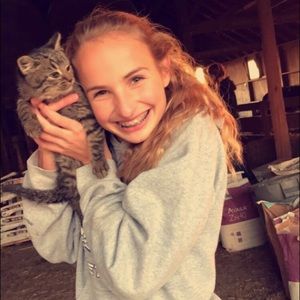 Meet your Posher, Ella