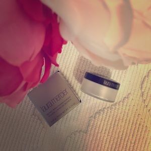 Secret Brightening Powder - Laura Mercier - HOLD