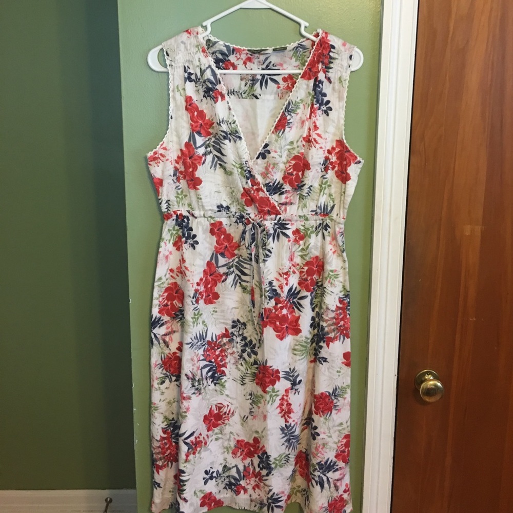 Eddie Bauer sleeveless dress. Beautiful