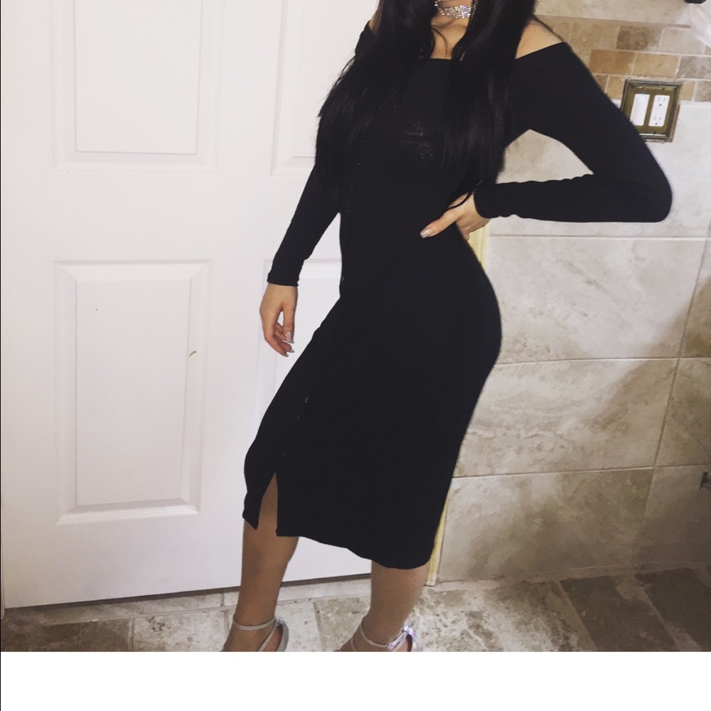 Long sleeve off the shoulder dress by Guess