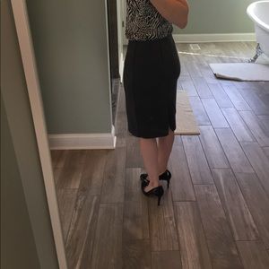 Ann Taylor gray skirt