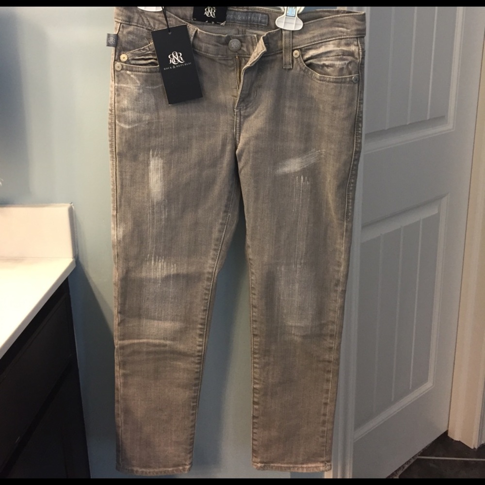 NWT Rock & Republic gray jeans