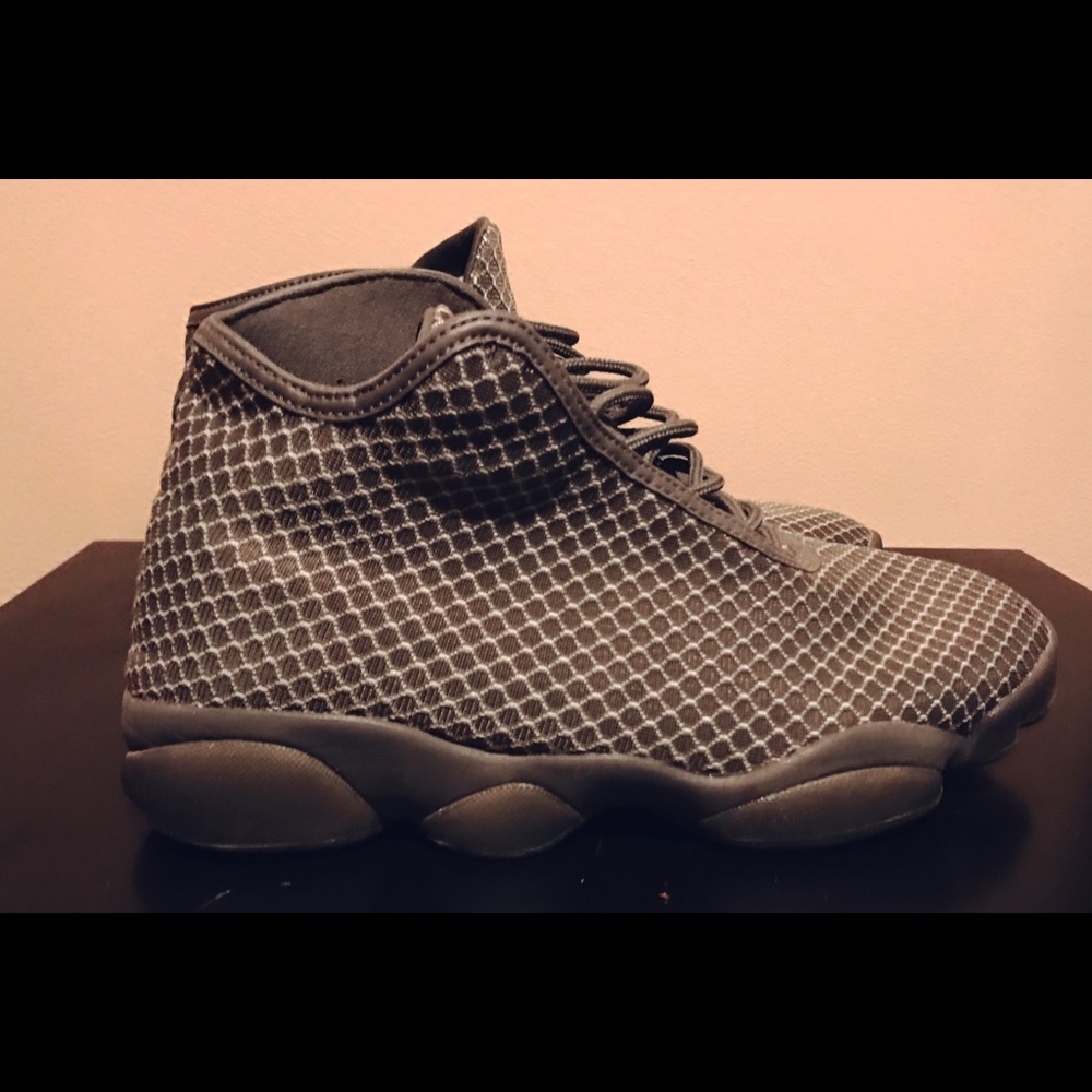 Jordan "Wolf Grey" Horizon Mid